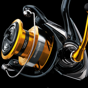 Máy đứng Daiwa Revros LT